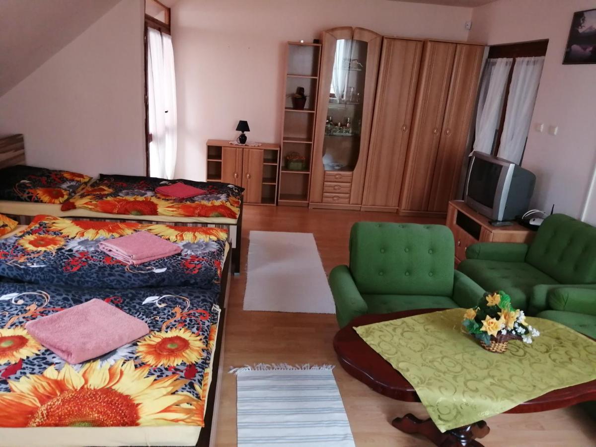 Ubytovanie Emily Dunajská Streda Exteriör bild